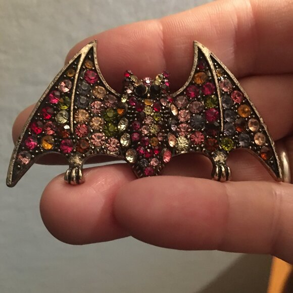 Red Tone Bat Rhinestone Costume Jewelry Brooch - So Cute NEW Drawer 6 - Picture 1 of 5